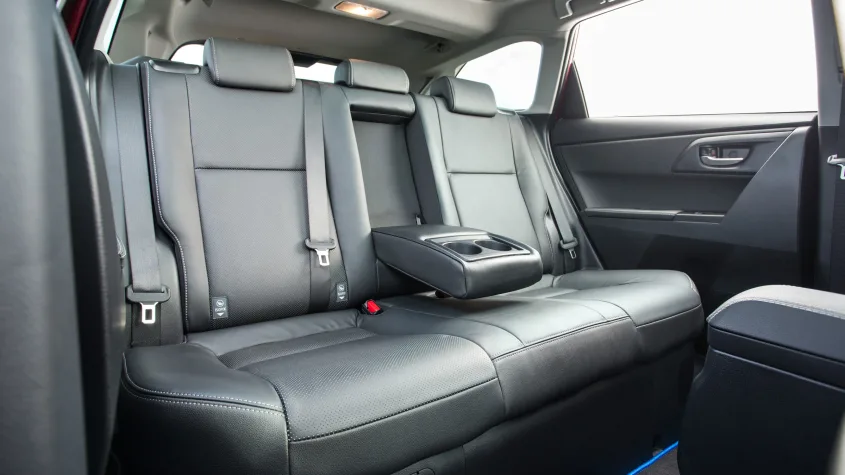 toyota-auris-hybrid-touring-sports-17